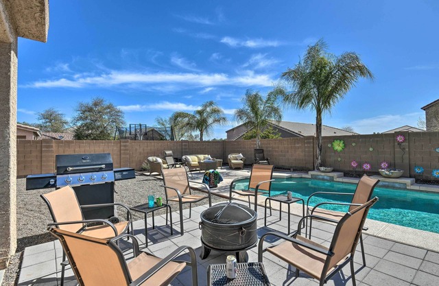 ¡NUEVO! San Tan Valley Home w / Pool en el campo de golf!