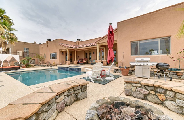 ¡NUEVO! Lujosa casa del lago escapada w / piscina, spa y barbacoa!