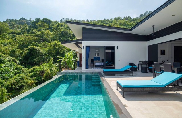 Private Pool Villa with Jungle view - 4 bed - Free Parking - 5 min to Beach