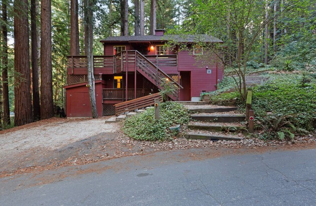 Retiro privado y relajante en las secoyas con terraza privada y barbacoa