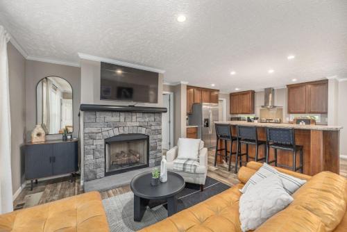 Private Retreat by the Ecusta Trail and Downtown