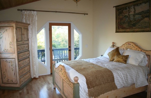 Retiro romántico con vistas, chimenea y spa, cerca de la ciudad! ¡Privado!