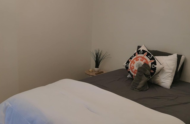 Private room in shared guest only home