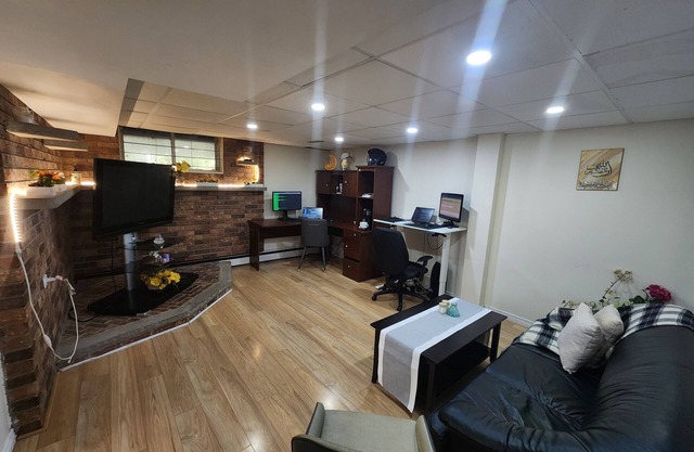 Private Room with Shared Kitchen & Washroom