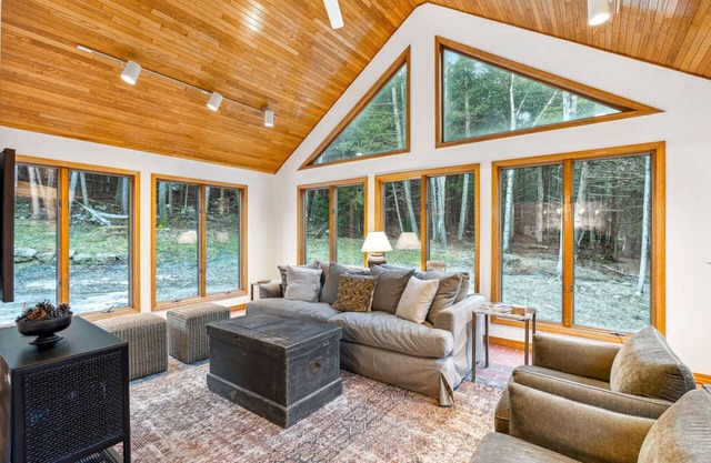 Private! Sauna, 3BR/2Ba, Pet-Friendly - Twin Peaks