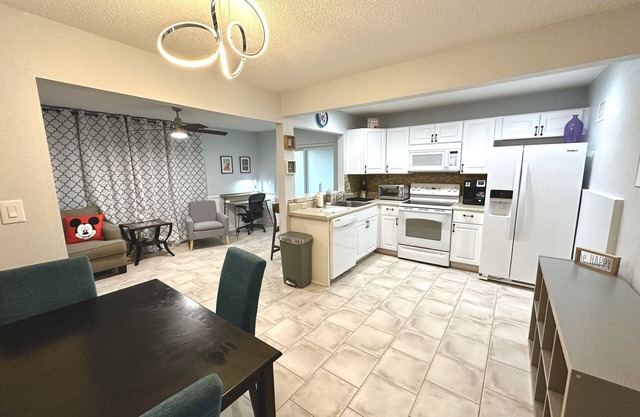 Private/Spacious 1BR Central Near LegoLand 2 Miles