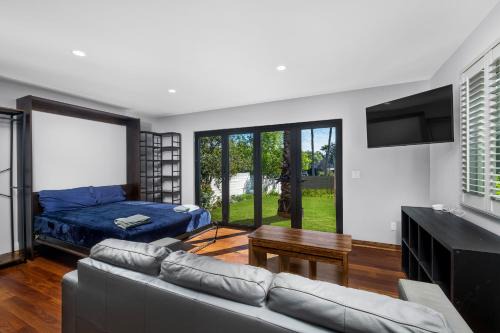 Private Studio in La Mesa with Lawn