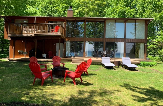 Casa privada en la costa de Suttons Bay con Wi-Fi, aire central, cerca de Traverse City