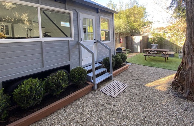 Private Tiny Home, Steps to Beach