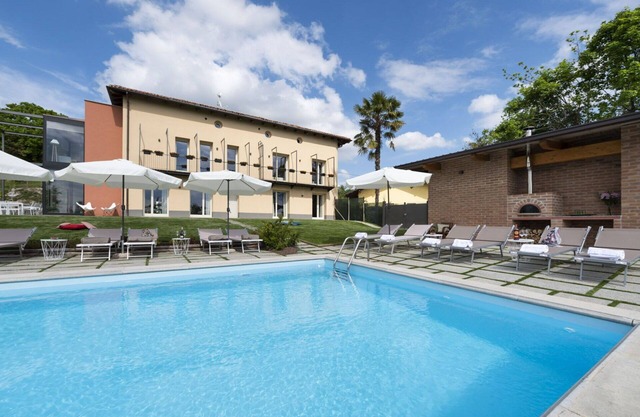 Estupenda casa de vacaciones privada con WIFI, piscina privada, A/C, TV, patio, cerca de Alba