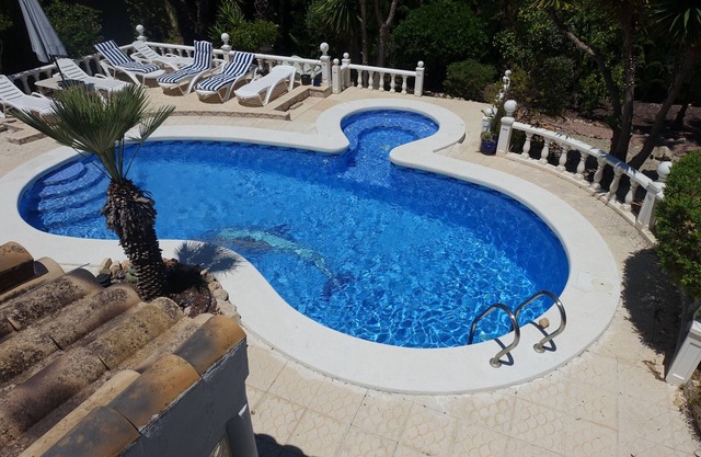 Villa privada con piscina y jacuzzi, exótico jardín y aire acondicionado