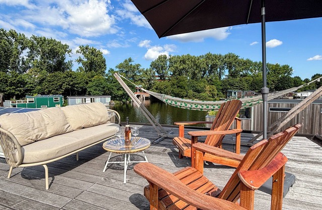Villa privada sobre el agua, cerca del centro de Ámsterdam, terraza en la azotea