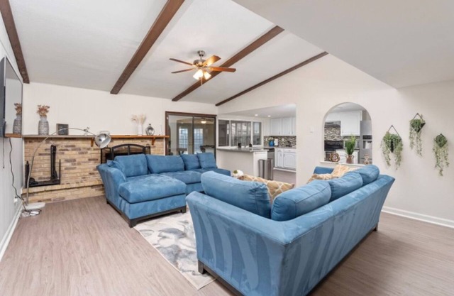 Proctor Family Home W/ Game room in great Area