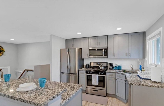 PROMO 10% WEEKLY/12% MONTHLY DISCOUNT! King Bed, High-Speed WiFi, Large Deck