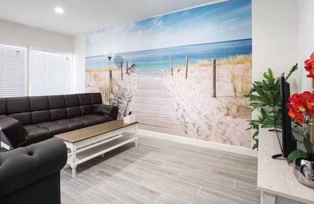 PROMO 10 % WEEKLY/ 25% MONTHLY DISCOUNT Cheerfull 2-bed with 2-Bath Bungalow