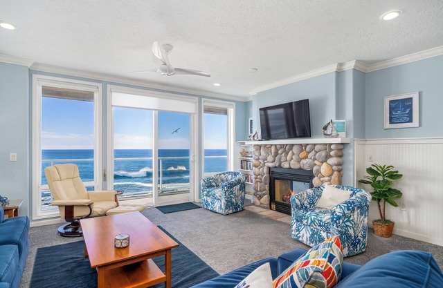 *¡Promoción!* Condominio frente al mar en el segundo piso con piscina, jacuzzi, wifi y mucho más.