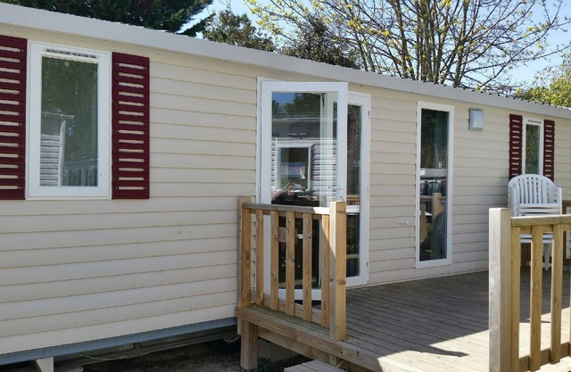 Property In A Holiday Village "Mobil-Home 3 Chambres 8p F110" with Private Terraces