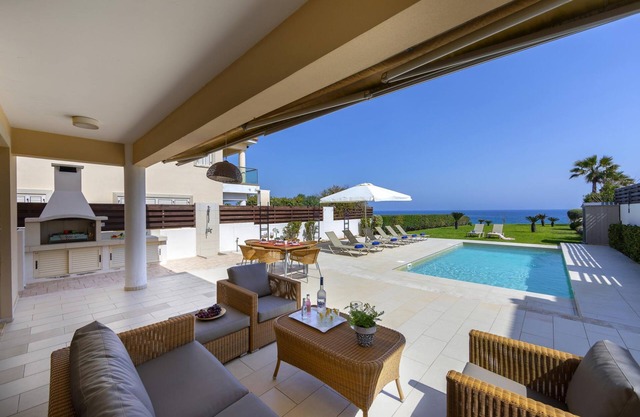 Protaras Beachfront Villa Pietra