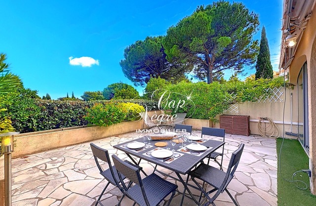 5-person house with pool and beach access