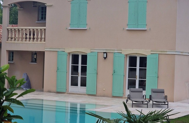 Casa provenzal con piscina en un magnífico parque arbolado en el corazón del Périgord