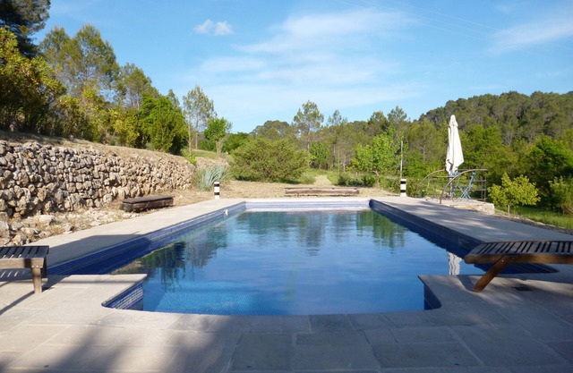 Muy bonita casa con piscina, en una zona tranquila cerca de un bonito pueblo ...