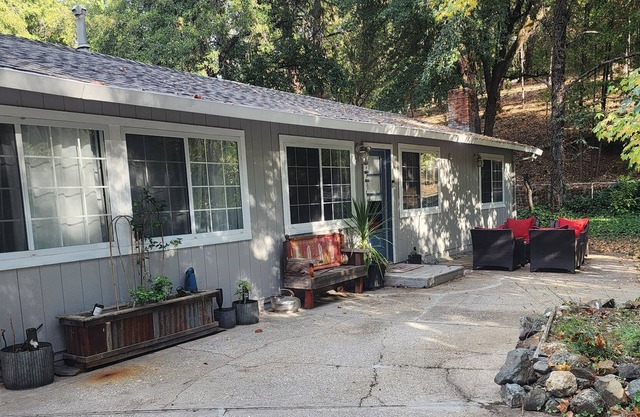 Quaint 2-Bdrm Ranch Outside Historic Nevada City