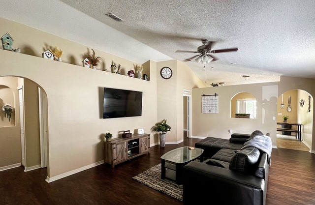 Quaint and Cozy Family Home in Wesley Chapel **Sanitized!**