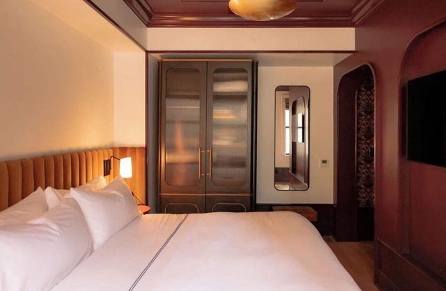 Quaint Cleveland Charm: Room with a Local Vibe | Near Quicken Loans Arena