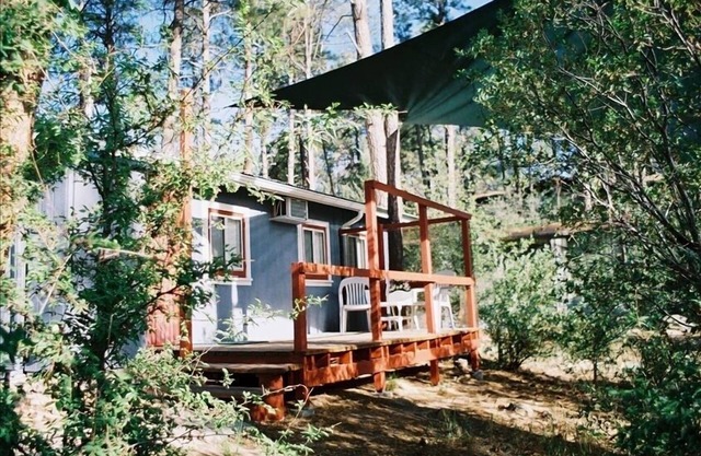 Pintoresco hogar lejos del hogar en Whispering Pines.