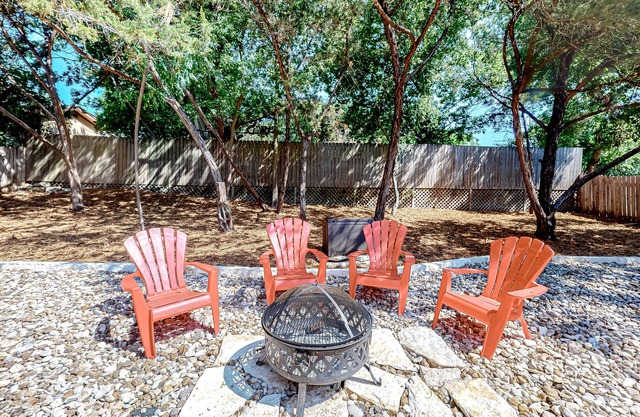 Quaint home with an enclosed yard, patio, fire bowl, washer/dryer, & central AC