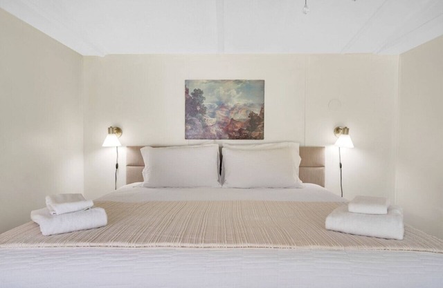 Quaint & Quiet w/ King Bed