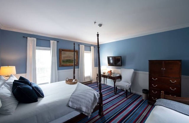 Quaint Retreat w/ Complimentary Breakfast – Heart of Kennebunkport