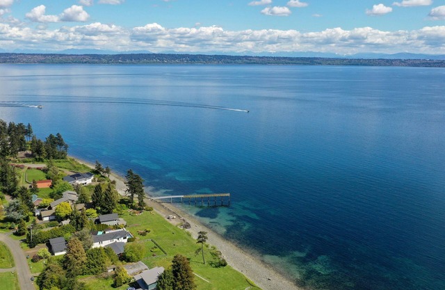Quaint Waterfront stay on Puget Sound | Savvy VRM