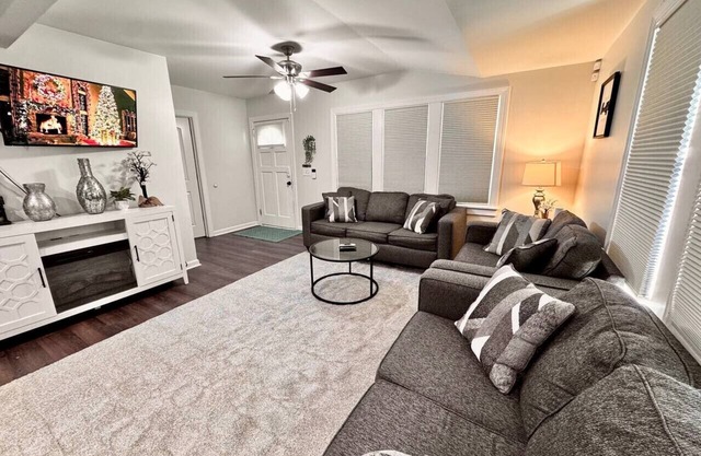 Quality Home Port Royal. Pets are allowed