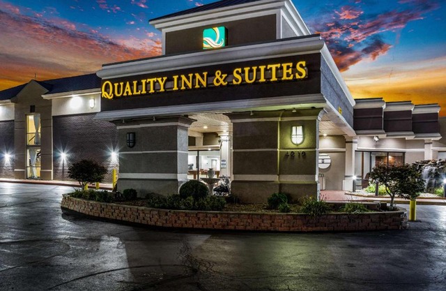 Quality Inn & Suites Kansas City - Independence I-70 East