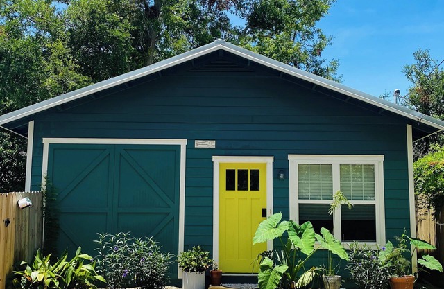 Qualls Cottage: Downton, Beach, NAS. EV Charger!