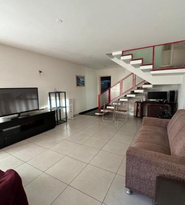 Quarto privativo em residência ótima localização