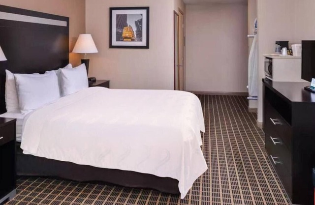 Queen Room at Hotel Nova SFO By FairBridge