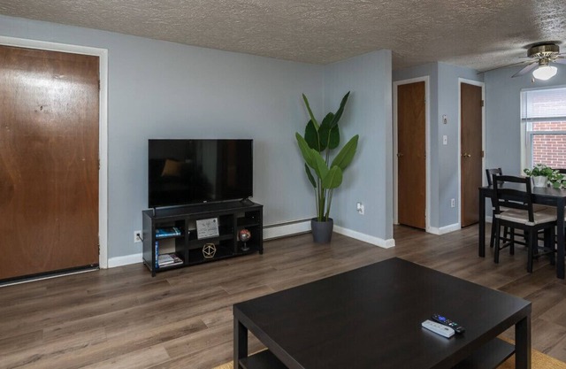 Quiet 1-Bedroom Apt Close to Downtown Dayton