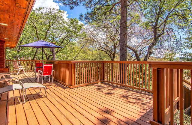 Quiet and cozy mountain retreat. Family home away home. VIEWS!!
