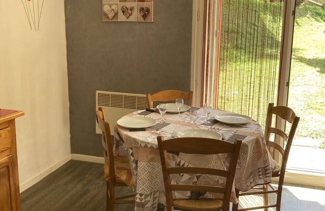 Quiet, bright apartment 250m from the town center!