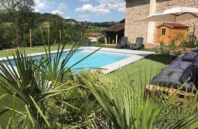 Casas confortables con piscina, admite mascotas, chimenea, jardín