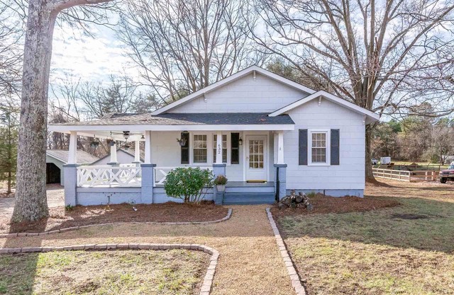 Quiet Cottage - King Bed - Near wedding venue & Restaurants - Long Term Allowed