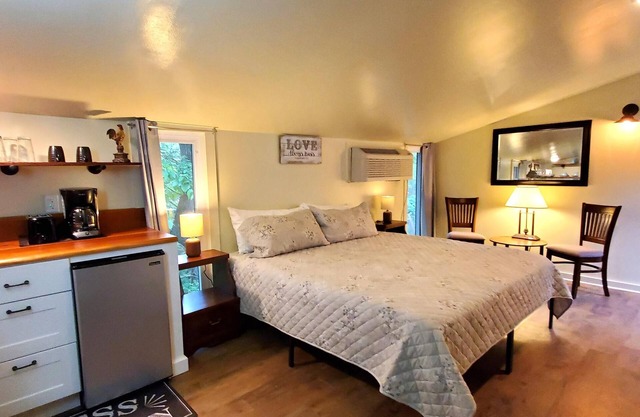 Quiet, country studio guest room