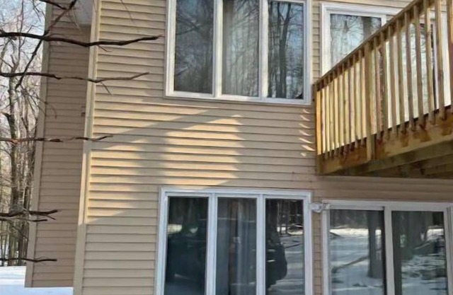 Quiet & Cozy Cabin In The Poconos Mntn w/lots of community amneties Pet-friendly