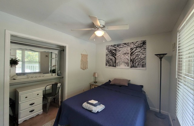 Quiet & Cozy Room with Private Bath