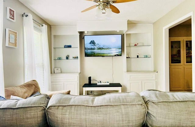 Quiet Extended Stay with Spa Bath, Fenced Yard