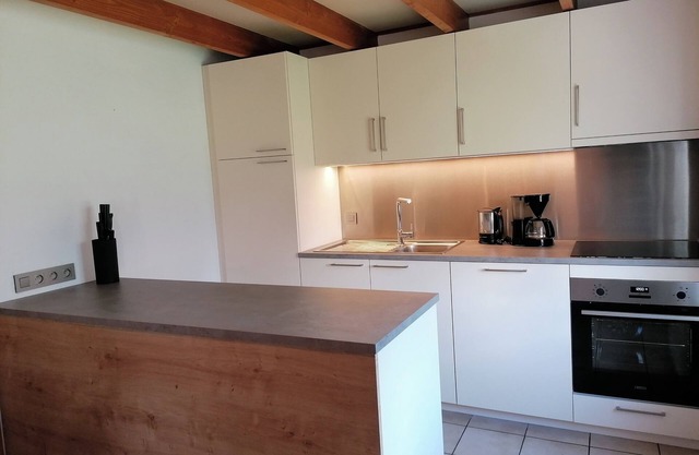 Tranquila casa de vacaciones de 100 m², buenas instalaciones, terraza, jardín con orientación sur a la playa