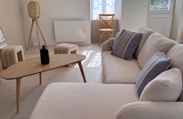 Quiet house 150m from the beach