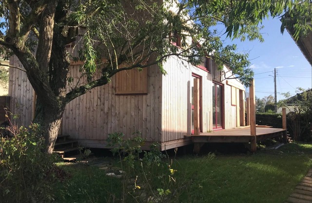 Quiet house in Caen with 2 bedrooms , 2hrs from Paris, Closed garden and terace